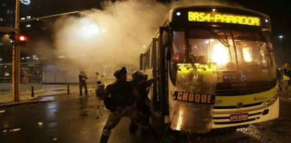 Disordini vicino al Maracanã