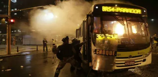 Disordini vicino al Maracanã